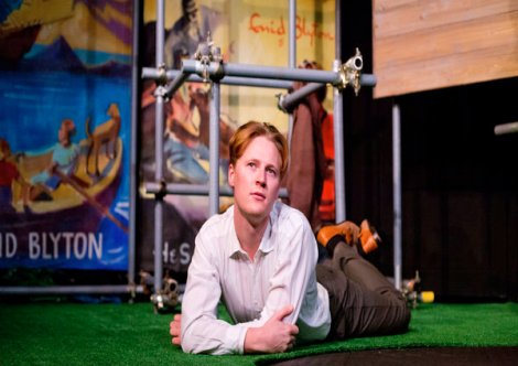 rsz_christopher_james_barley_playground_old_red_lion_theatre_c_cameron_s_harle 600 x 425